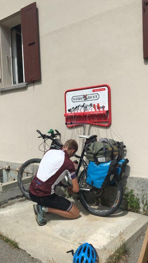 Sust Lodge Am Gotthard Hospental Exterior foto